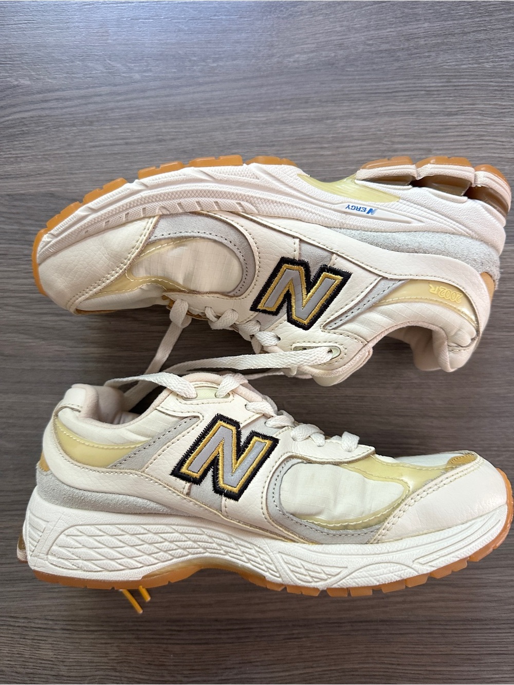 New Balance 2002R